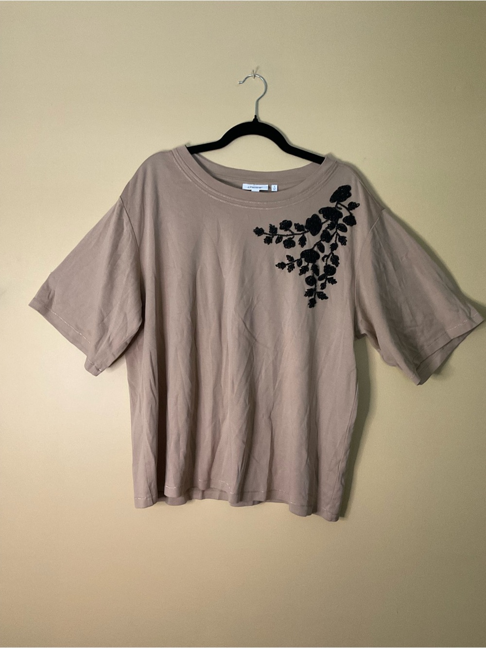 Chico's Taupe 100% Cotton Short-Sleeve Top with Black Floral Appliqué